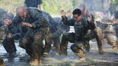 কী ধরনের কাজ করে এই বাহিনী? বিভিন্ন রিপোর্ট বলছে, ডেল্টা ফোর্স মূলত হাই-ভ্যালু টার্গেট ধরা, গোপন অভিযান, সরাসরি হামলা ও পণবন্দি উদ্ধার অভিযানে বিশেষ দক্ষ। প্রয়োজনে সিআইএ (CIA)-র সঙ্গেও কাজ করে।
